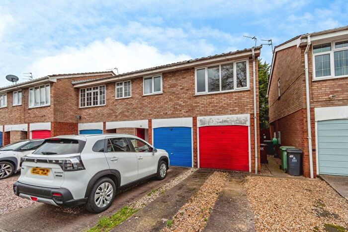 2 Bedroom Maisonette For Sale In Grenville Close, Walsall, West Midlands, WS2