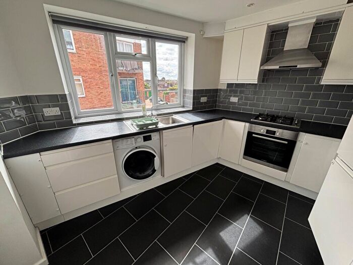 2 Bedroom Flat To Rent In Avon Road, Upminster, RM14