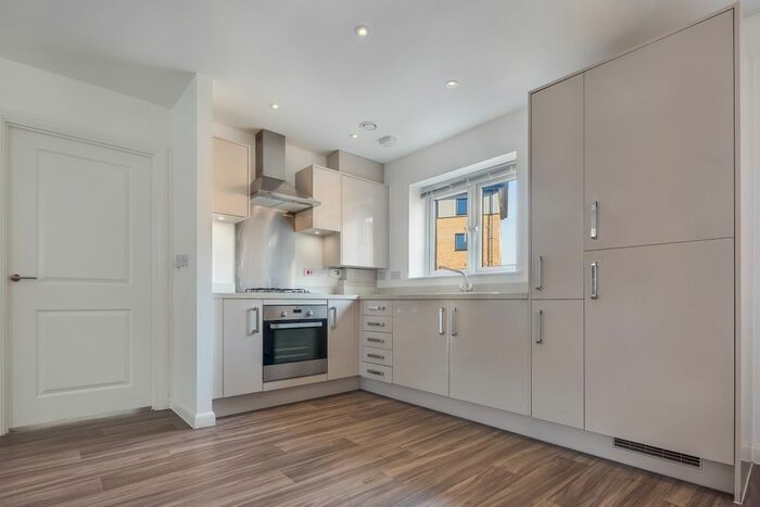 2 Bedroom Maisonette To Rent In Eleanor Close, Dartford, DA1