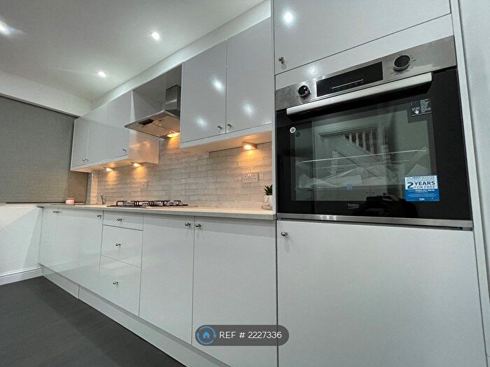 4 Bedroom Terraced House To Rent In Kelso Gardens, Leeds, LS2