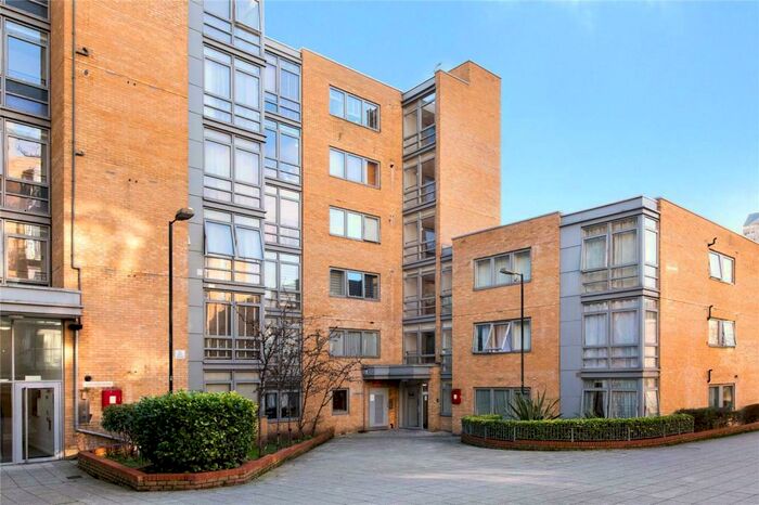 2 Bedroom Apartment To Rent In Fairlead House, Cassilis Road, Canary Wharf, South Quay, London, E14