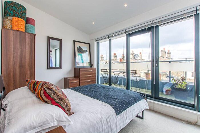 1 Bedroom Flat To Rent In Marmion Mews, Battersea, London, SW11