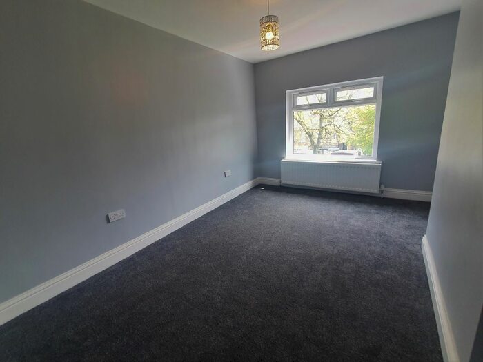5 Bedroom Semi-Detached House To Rent In Redburn Drive, Shipley, BD18