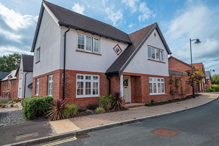 4 Bedroom Detached House For Sale In Cavell Way, Waterlooville, PO7