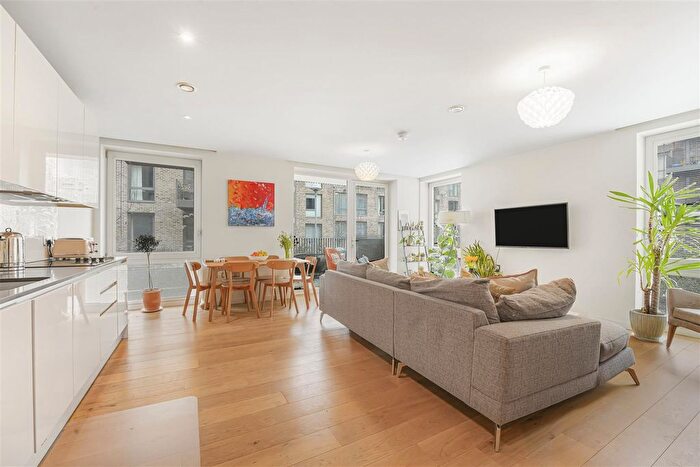 2 Bedroom Flat For Sale In Paddlers Avenue, Brentford, TW8