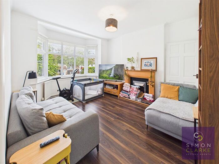 2 Bedroom Maisonette To Rent In Oakleigh Road North, Whetstone, N20