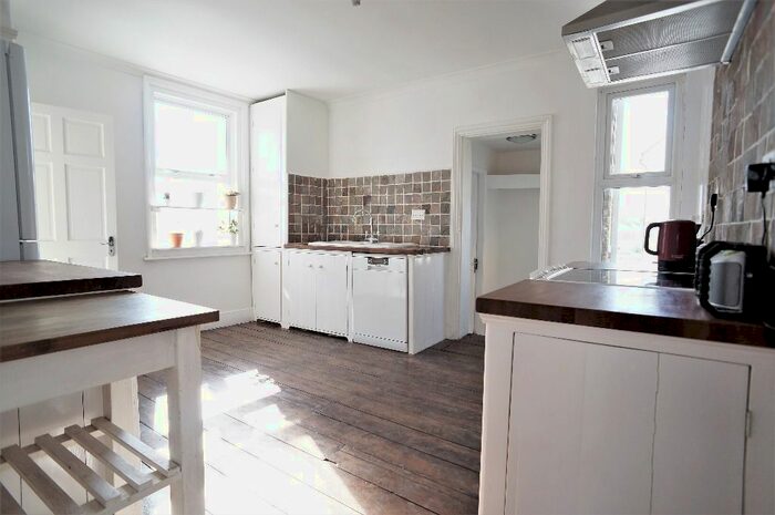3 Bedroom End Of Terrace House To Rent In Station Road, Strood, Rochester, Kent, ME2