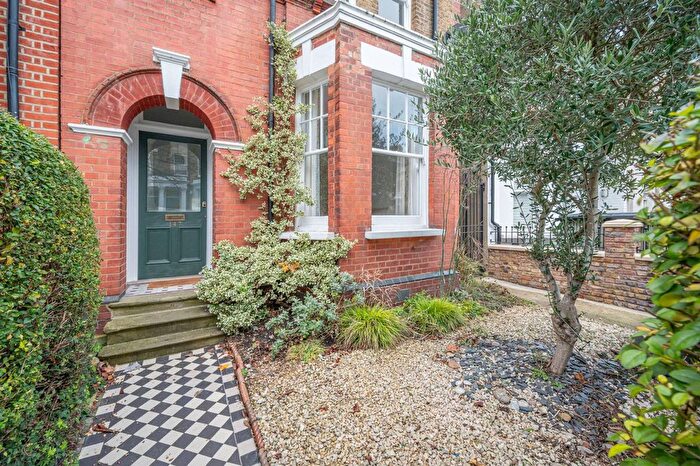 4 Bedroom Flat To Rent In Ramsden Road, Balham, London, SW12