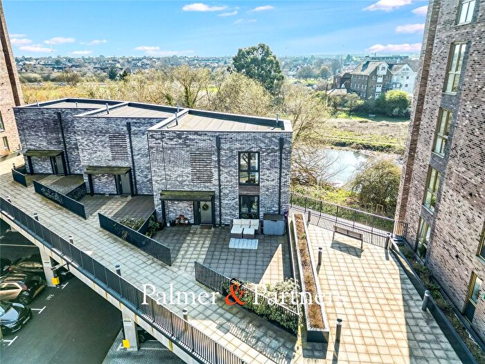 3 Bedroom Maisonette For Sale In Wharf Road, Chelmsford, Essex, CM2