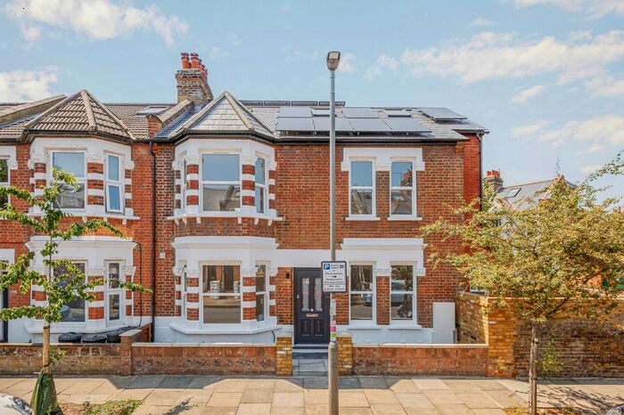 2 Bedroom Flat To Rent In Bendemeer Road, London, SW15