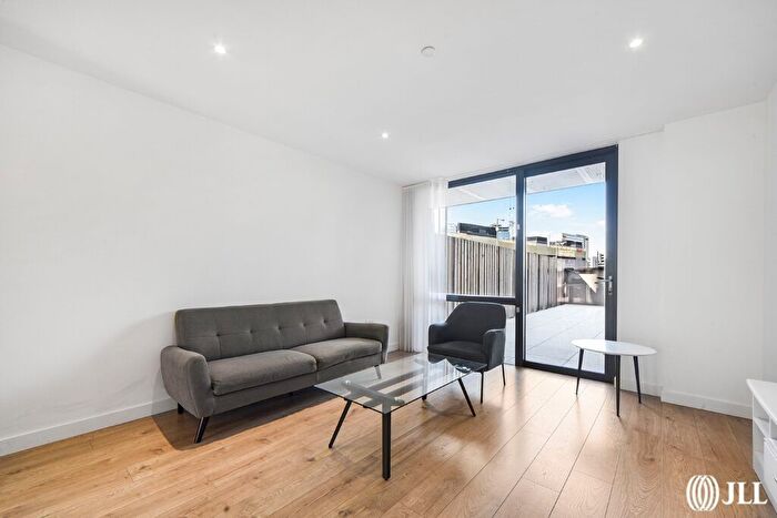 3 Bedroom Flat To Rent In Avenir House, London, E15
