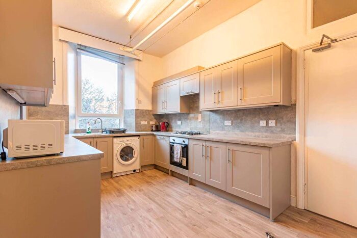 3 Bedroom Flat To Rent In L Spottiswoode Street, Edinburgh, EH9