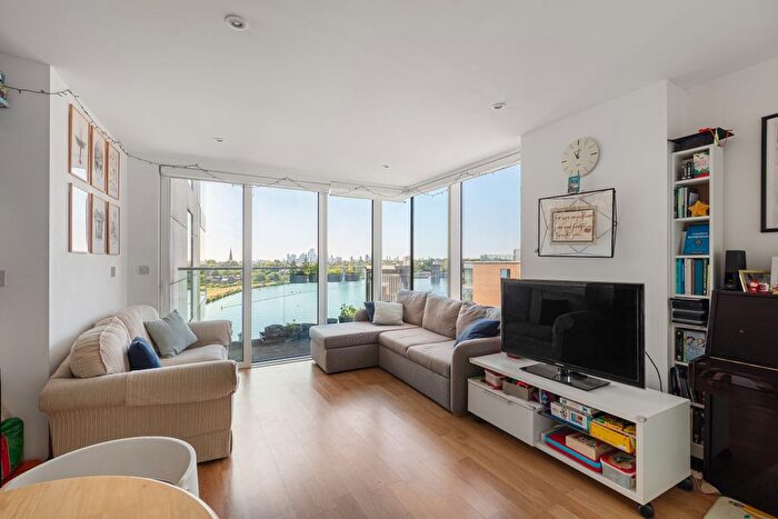 2 Bedroom Flat For Sale In Goodchild Road, London, N4