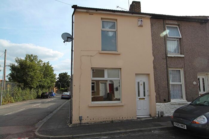 2 Bedroom End Of Terrace House To Rent In Lower Range Road, Gravesend, Kent, DA12
