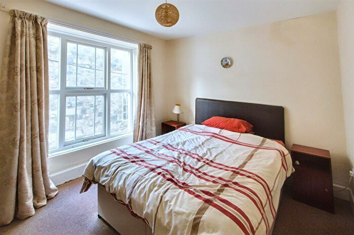 2 Bedroom Cottage For Sale In Upper West Street, Newport, SA42