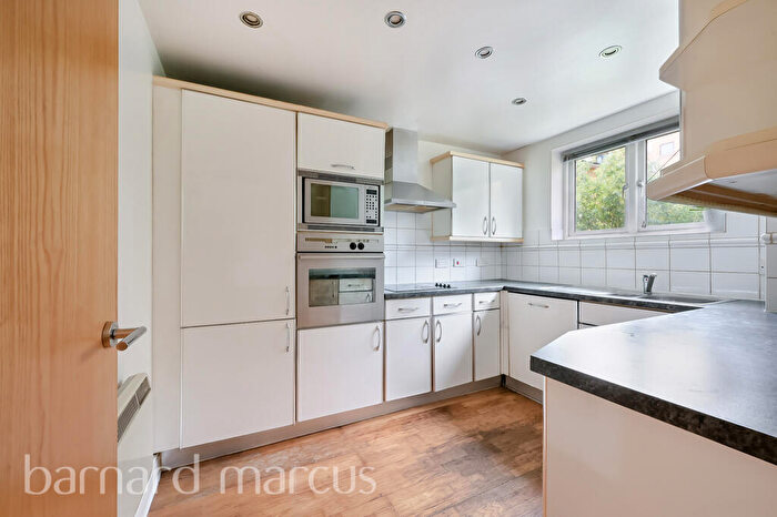 2 Bedroom Flat For Sale In Cotton Row, London, SW11