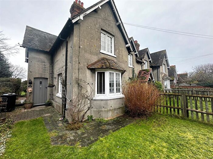 2 Bedroom End Of Terrace House To Rent In The Street, Cobham, Gravesend, DA12