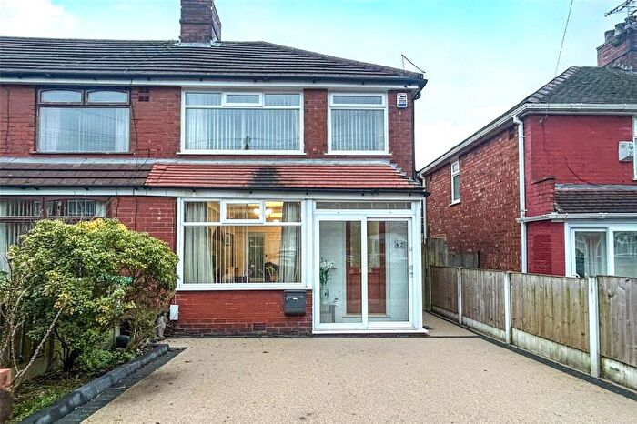3 Bedroom End Of Terrace House For Sale In Selkirk Road, Chadderton, Oldham, Greater Manchester, OL9