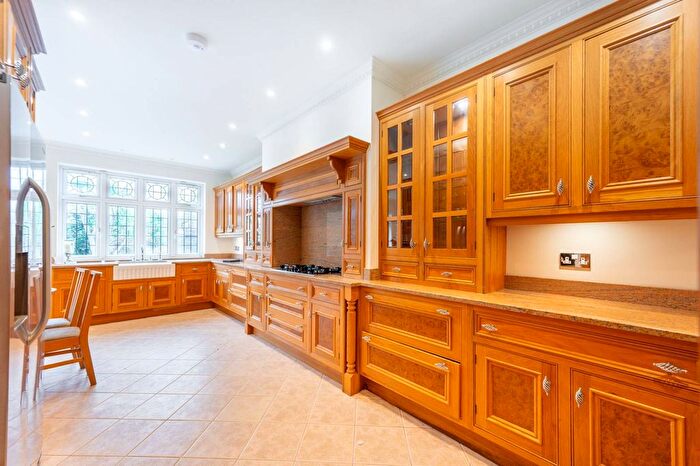 5 Bedroom Detached House For Sale In Rowdon Avenue, Willesden Green, London, NW10