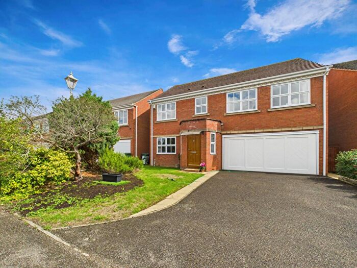 4 Bedroom Detached House For Sale In Pintail Close, Aylesbury, HP19