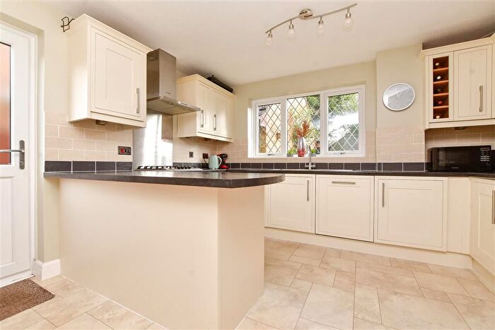 4 Bedroom Detached House For Sale In The Rise, Tadworth, Surrey, KT20