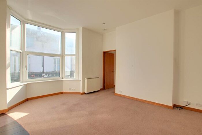 1 Bedroom Flat To Rent In Church Street, Seaford, East Sussex, BN25