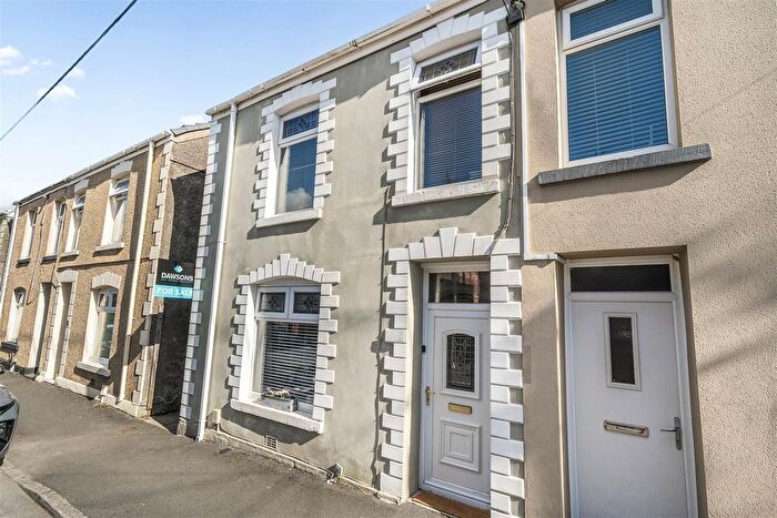 4 Bedroom Semi-Detached House For Sale In Dyffryn Road, Gorseinon, Swansea, SA4