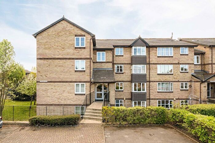 2 Bedroom Flat For Sale In Stubbs Drive, Bermondsey, SE16