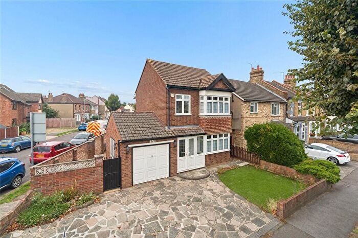 3 Bedroom Detached House For Sale In Mawney Road, Romford, RM7