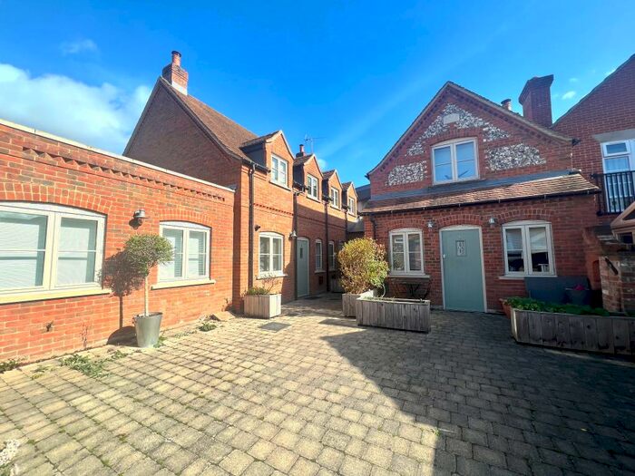 2 Bedroom House To Rent In Latimer Street, Romsey, SO51