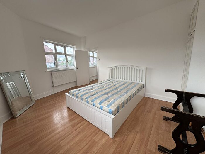 3 Bedroom Flat To Rent In Woodford Road, London, E7