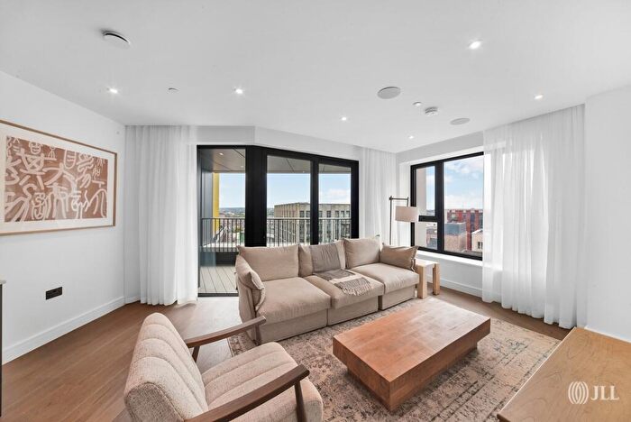 2 Bedroom Flat To Rent In Linear Place, London, SW11