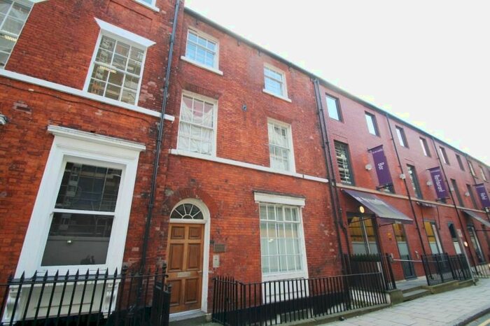 2 Bedroom Flat To Rent In York Place, Leeds, LS1
