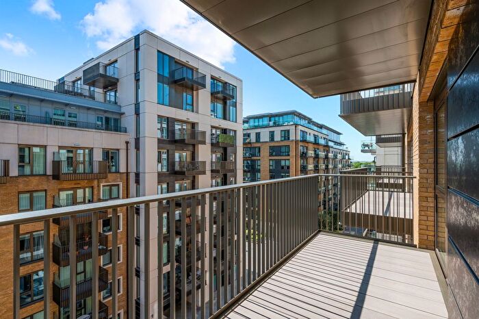 3 Bedroom Flat For Sale In Fulham Reach, London, W6