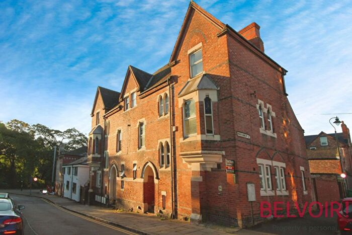 3 Bedroom Flat To Rent In Burns Street, Nottingham, NG7