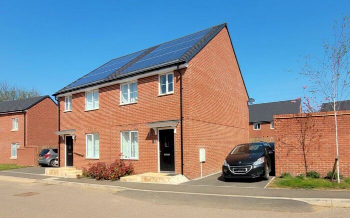 3 Bedroom Semi-Detached House To Rent In Jones Way, Banbury, Oxon, OX16