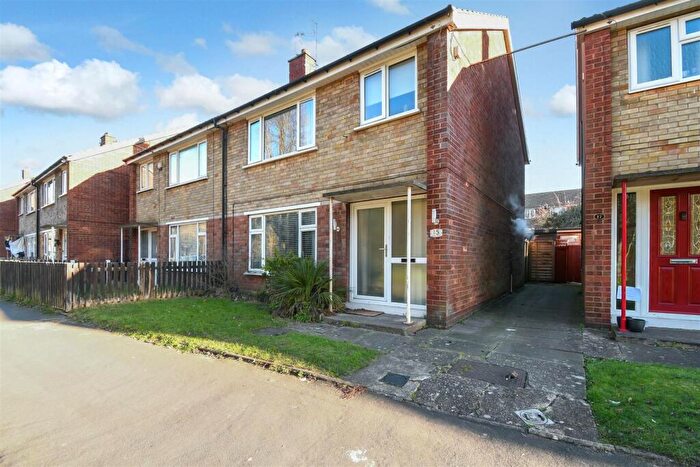 3 Bedroom Semi-Detached House For Sale In Skelton Road, Scunthorpe, DN17