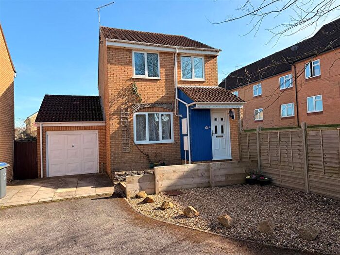 3 Bedroom Detached House For Sale In Highgrove Close, Calne, SN11