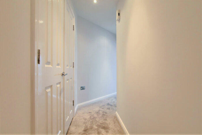 1 Bedroom Flat To Rent In High Street, (), Wanstead, E11