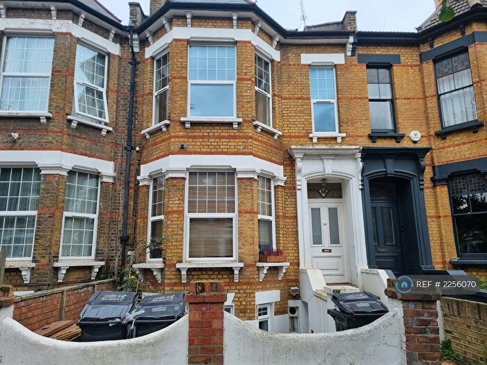 3 Bedroom Flat To Rent In Newick Road, London, E5