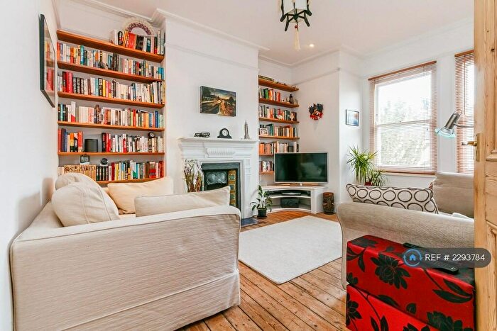 2 Bedroom Flat To Rent In Oakmead Road, London, SW12