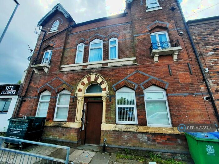 2 Bedroom Flat To Rent In Manchester Old Road, Middleton, Manchester, M24
