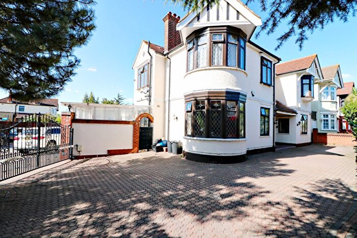 5 Bedroom Detached House For Sale In The Drive, Ilford, Essex, IG1