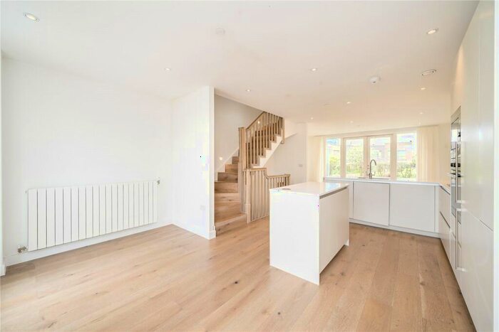 3 Bedroom Apartment To Rent In Tudway Road, London, SE3