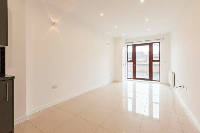 2 Bedroom Flat To Rent In Old Street, Shoreditch, London, EC1V