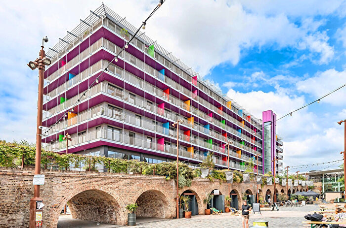 2 Bedroom Apartment To Rent In Carriage Way, London, SE8