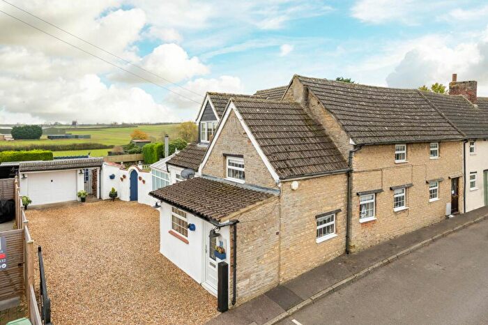 3 Bedroom Semi-Detached House For Sale In Silver Street, Stevington, MK43