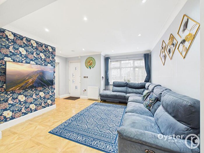 4 Bedroom Semi Detached House For Sale In Boxtree Lane, Harrow, HA3