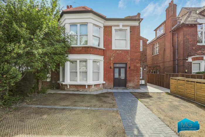 2 Bedroom Apartment To Rent In High Road, Whetstone, London, N20