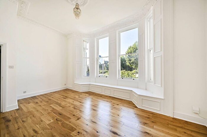 2 Bedroom Flat To Rent In Cromwell Crescent, Kensington, London, SW5
